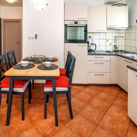Apartments With Terrace Baska  Ruang foto