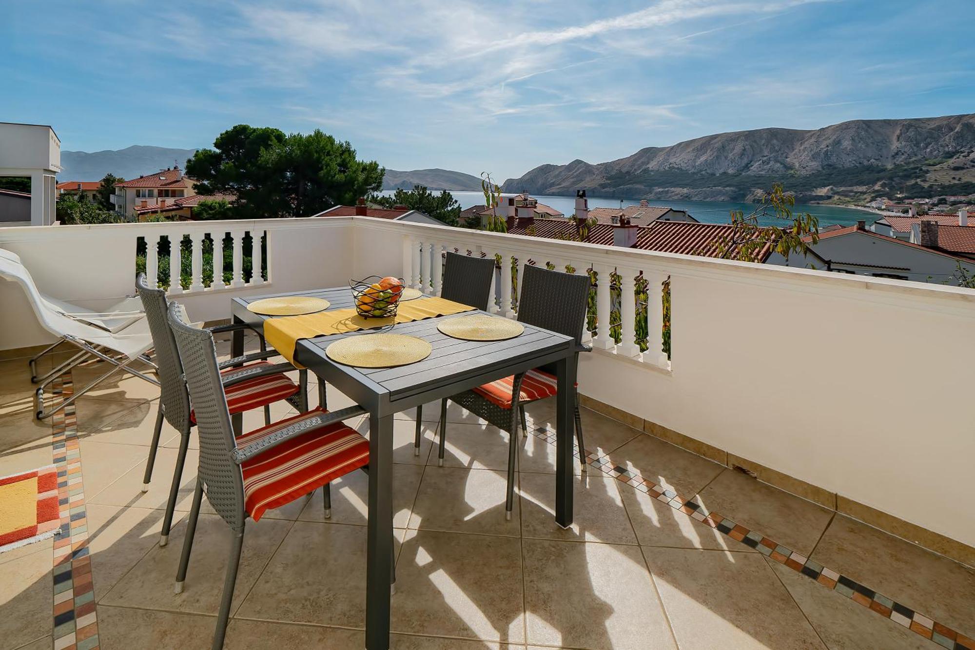 Apartments With Terrace Baska  Ruang foto