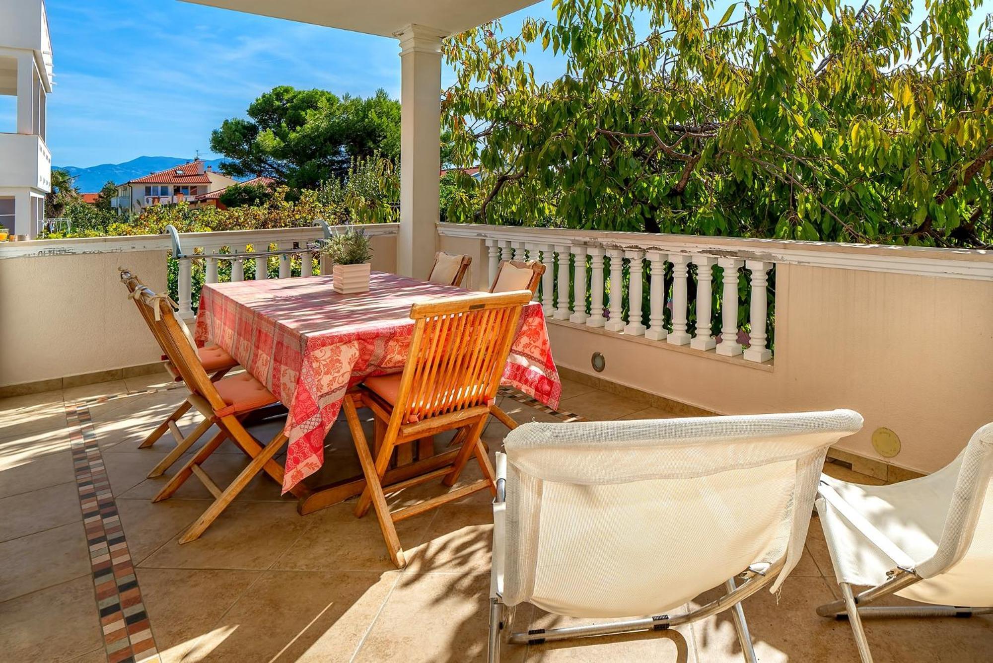 Apartments With Terrace Baska  Ruang foto