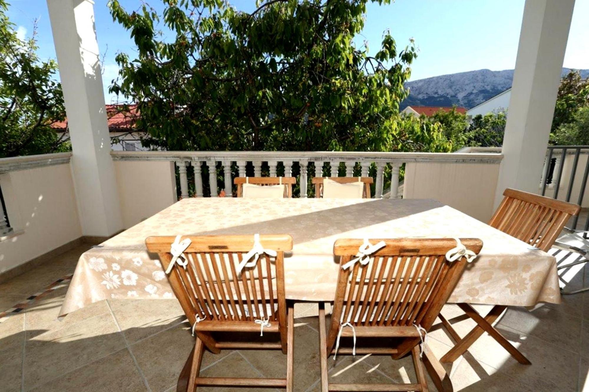 Apartments With Terrace Baska  Ruang foto