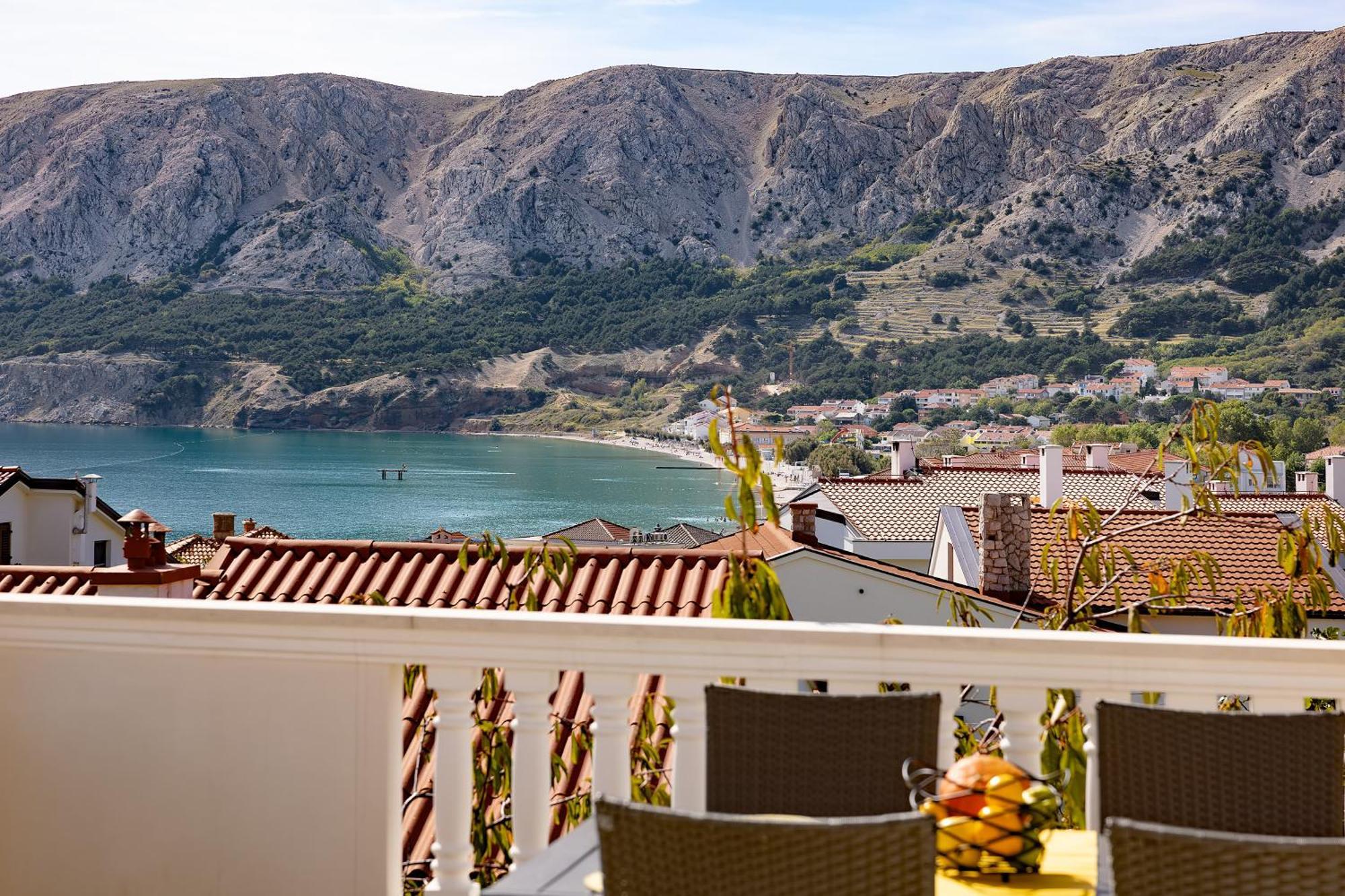 Apartments With Terrace Baska  Ruang foto
